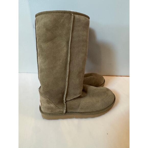 UGG Women's Classic Tall Fashion Boot - Picture 4 of 7